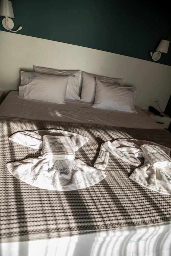 Hotel Alexander Mytikas  Bagian luar foto