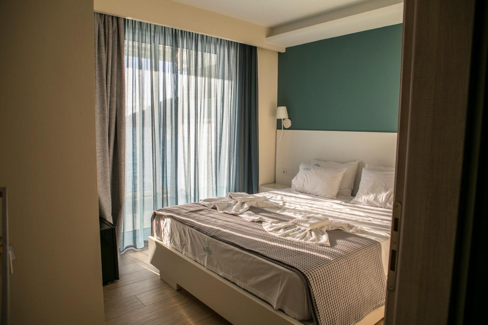 Hotel Alexander Mytikas  Bagian luar foto